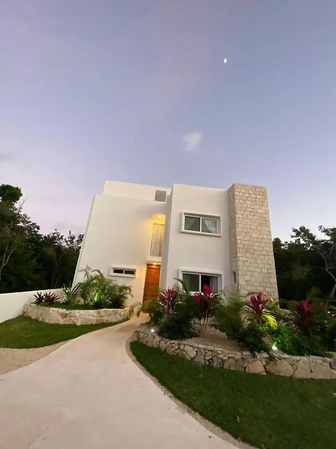 Amazing Villa Inside Tulum Country Club Akumal Holiday home