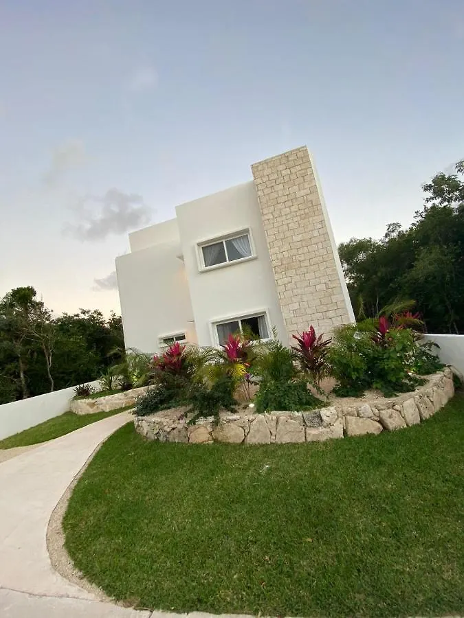 Amazing Villa Inside Tulum Country Club Akumal Holiday home