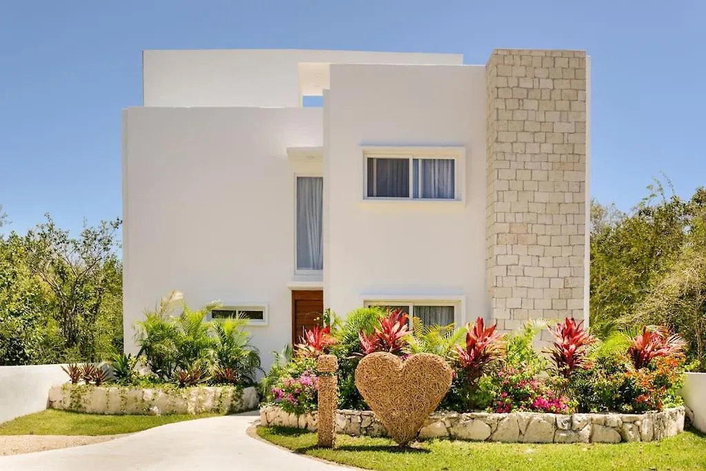 Amazing Villa Inside Tulum Country Club Akumal Holiday home